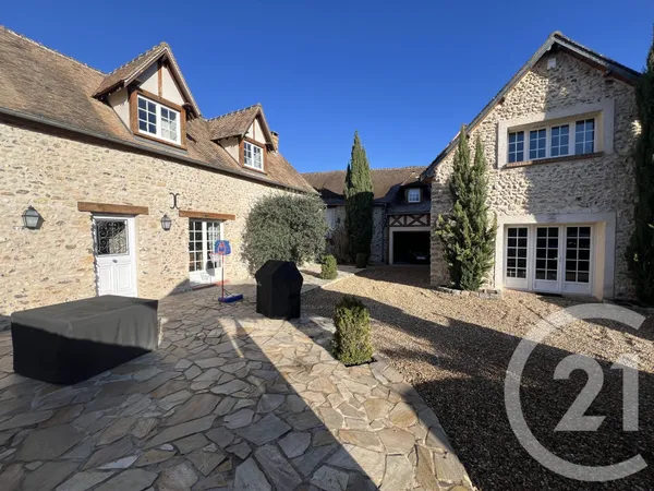 Maison 7 pièces 243 m² 