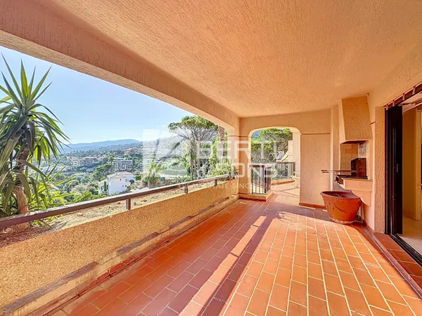 DOMAINE LE GRAND DUC - VASTE APPARTEMENT DERNIER ETAGE 94M² - 