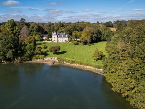 Manoir au bord de l'eau - Plomelin - 430+220m² 