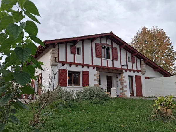 Maison 7 pièces 196 m² 