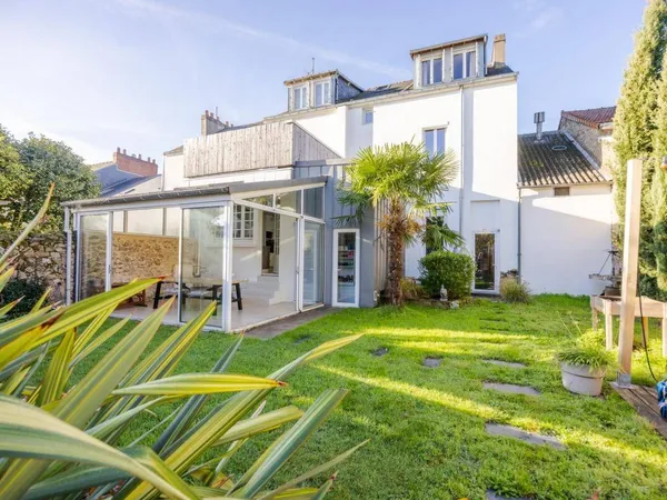Maison 10 pièces 240 m² 
