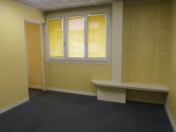 Bureaux 1 pièce 51 m² 