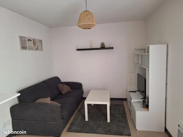 Loue studio meublé rue Paul Bert avec place de parking 