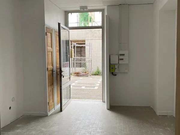 Local pro 25 m2 Domaine de la gare 