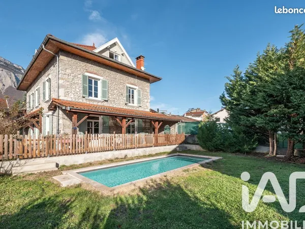 Maison 7 pièces 275 m² 