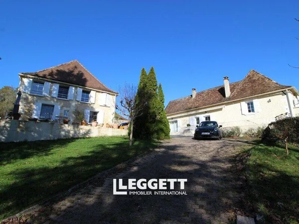 Maison 8 pièces 233 m² 