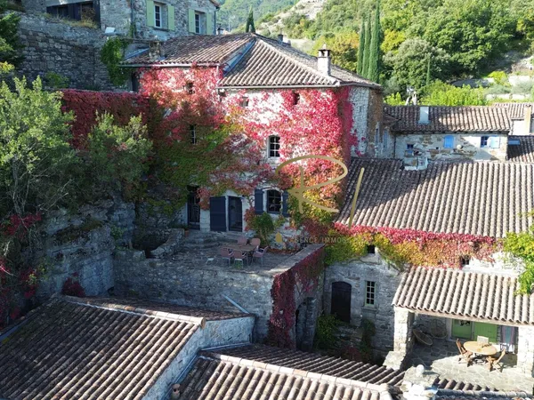 A Vendre - Maison de caractère en pierre proche des Vans 