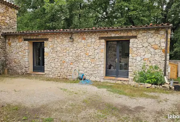 A louer studio meublé sur valbonne au calme 