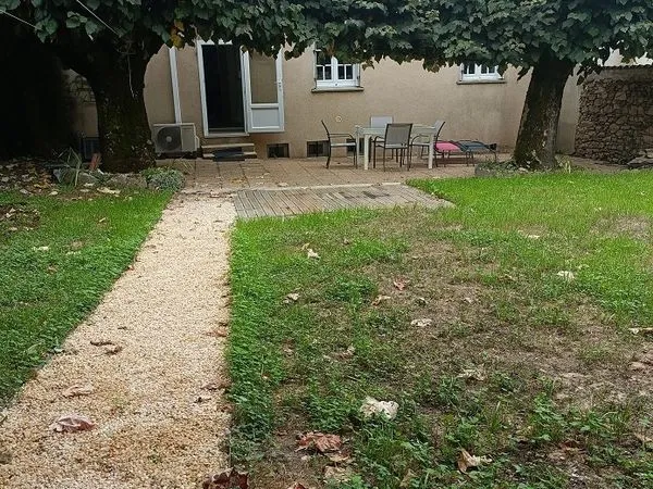 Location T2 meublé avec jardin centre ville d'isle 