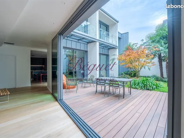 Maison 6 pièces 252 m² 