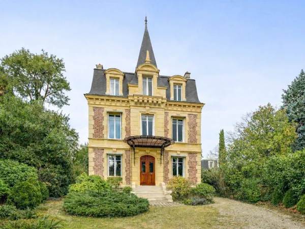 Maison 8 pièces 232 m² 