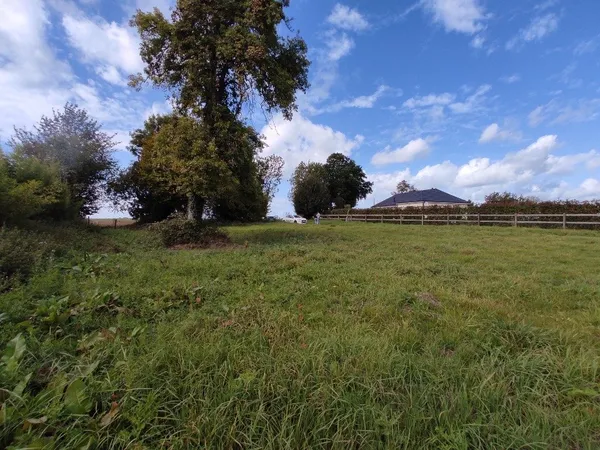 Terrain 800 m² 