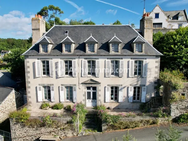 Maison d'armateur sur le port 