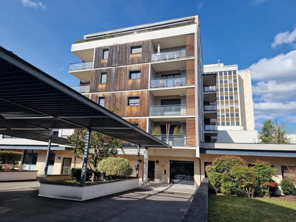 BRIVE, centre-ville, très bel appartement T3 situé dans d'un 
