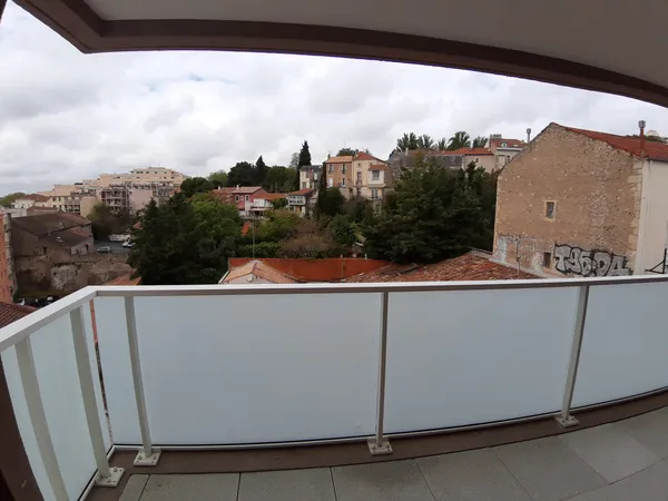 T2 avec terrasse et parking face au Polygone Béziers 