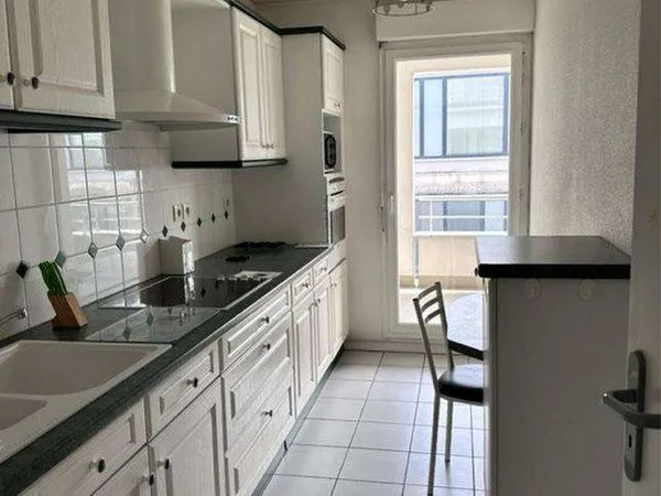 Colocation Bordeaux 86m2 balcon sud vue sur la categrale proche hôpital pellegrin 