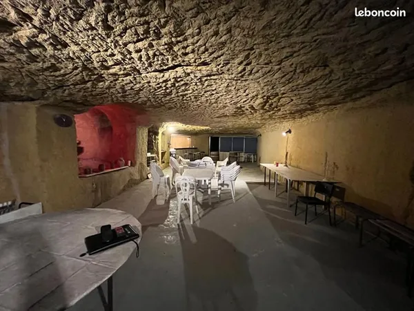 Cave 2 pièces 200 m² 