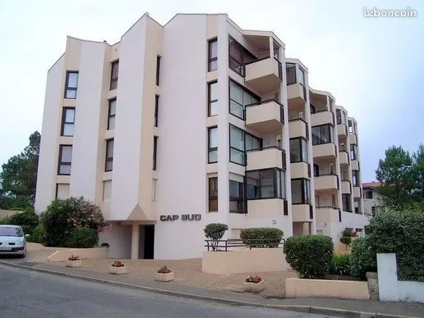 Studio 1 pièce 25 m² 