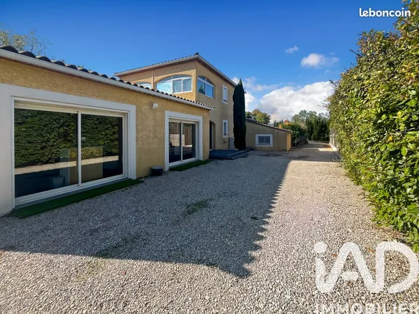Propriété 10 pièces 228 m² 