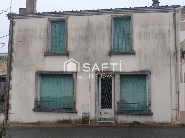 Charmante maison sur Mervent à rénover 