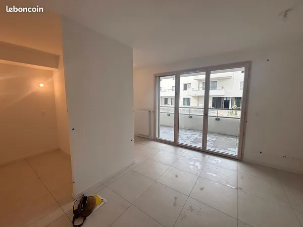 Studio neuf 30m2 + terrasse 10m2 Annecy à 5 min centre Courier 