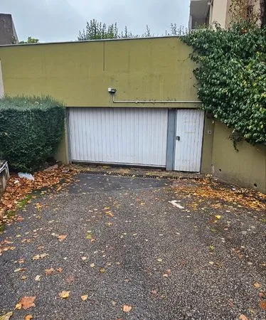 35m2 grand garage très sécurisé 25 rue Emile Littré 