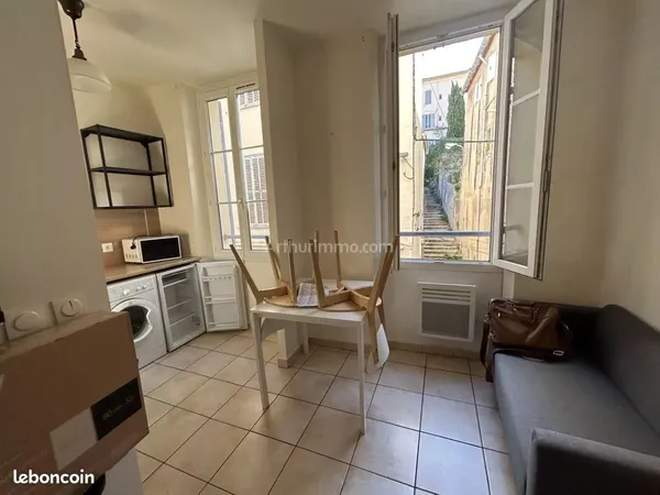 Studio 1 pièce 20 m² 