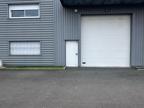 Immobilier professionnel Location Saucats 4p 250m² 2000€