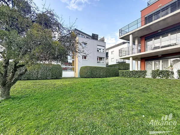 APPARTEMENT DUPLEX DE STANDING. 