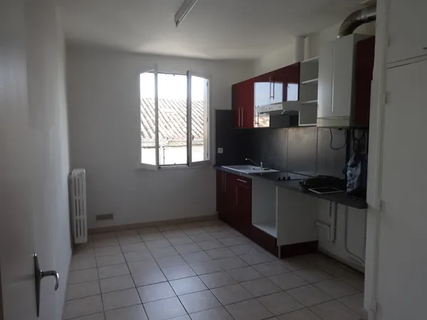 CASTELNAUDARY PROCHE CENTRE VILLE APPARTEMENT DE TYPE 3 LIBR 