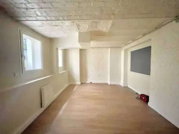 Loue local commercial 130m² 