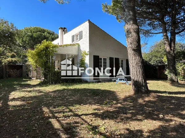 Maison dans un cadre arboré à la Menounière entre plage et forêt 