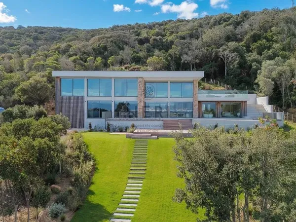 Villa 7 pièces 380 m² 