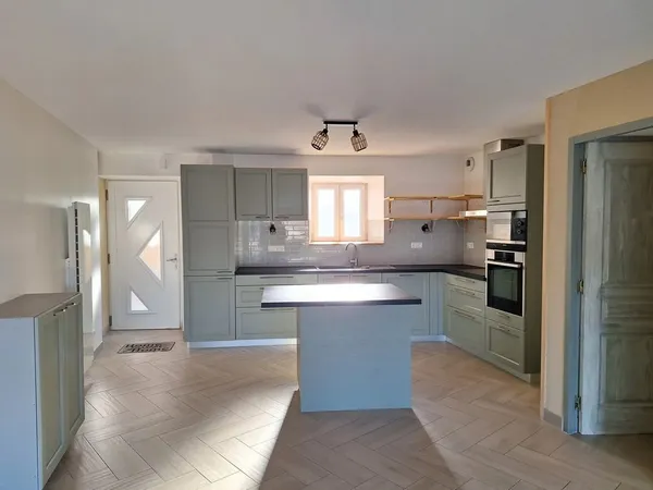 Maison de Village T4 avec jardin à Louer à Vernoux-en-Vivarais 
