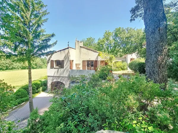 Maison de caractère - Éguilles - Terrain arboré de 2 790 m2 