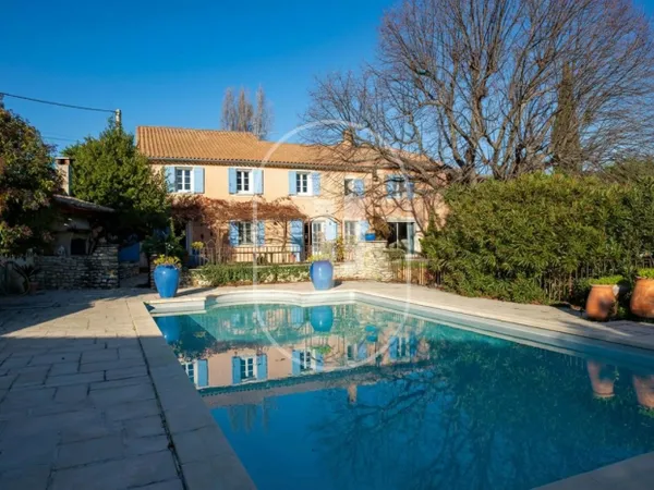Grand Mas provençal ancien à vendre à Visan, avec piscine et vue 
