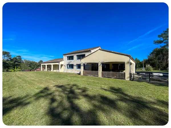 Maison de plain-pied 8 pièces 294 m² 