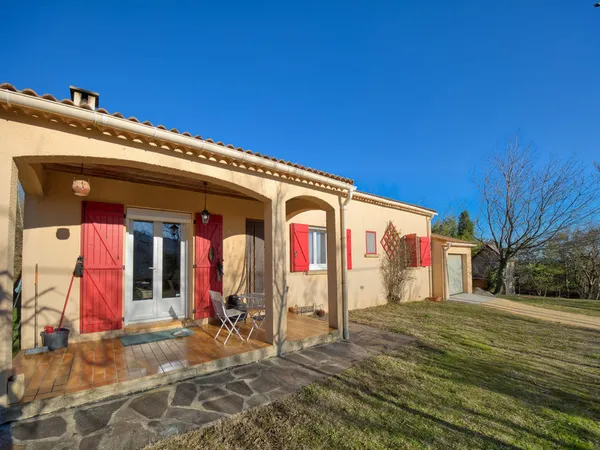 Villa Individuelle avec Garage, Terrasse et Terrain 
