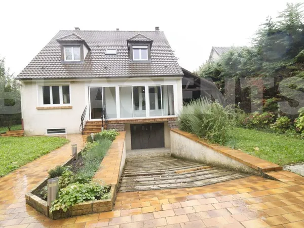* Grande Maison Familiale 8 Pièces - 144 m² - Terrain 518 m² - Quartier Calme & Recherché * 