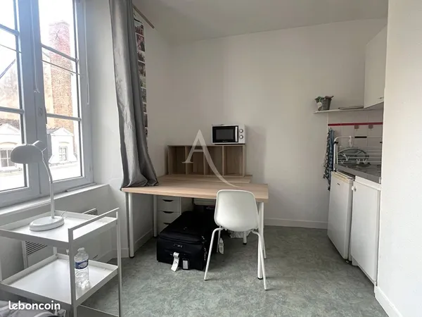 Studio 1 pièce 14 m² 