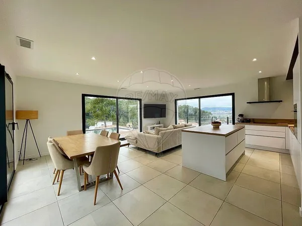 Maison de plain-pied 6 pièces 108 m² 