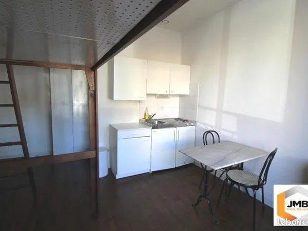 Studio 1 pièce 16 m² 