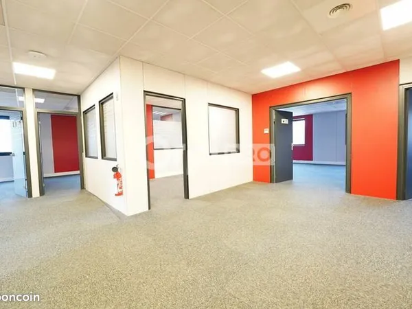 Bureau 210 m² 