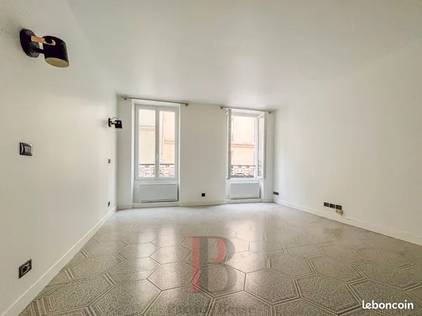 Studio 1 pièce 33 m² 
