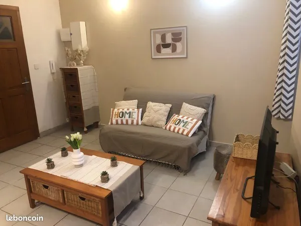 Studio meublé et équipé ,spacieux et agréable 