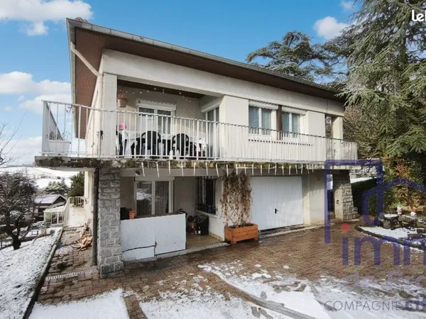 Maison 8 pièces 222 m² 