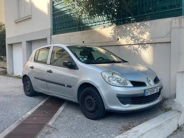 Nice Nord - parking privatif extérieur 13 m2 facile d'accès m2 