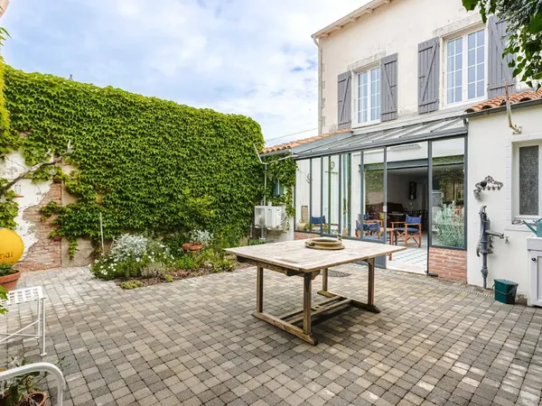 Maison de pays entièrement rénovée 