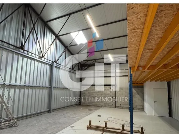 Local d'activité 145 m² 
