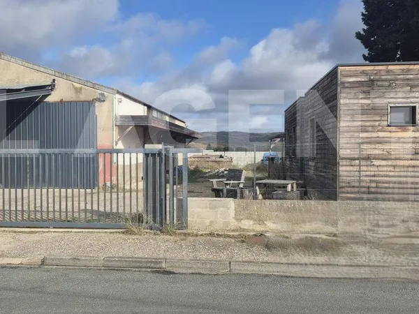 Entrepôt 205 m² 